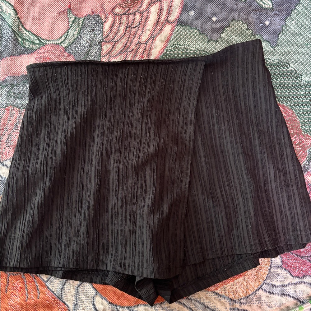 SHEIN Textured Black Women's Shorts